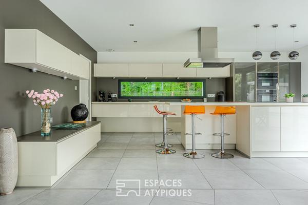 Villa californienne sur piscine et vue luxuriante