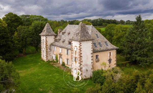 Mur-de-Barrez, Château 10 Chambres -  550 m² à vendre