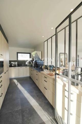 Maison 7 pièce(s) 4 chambre(s) 225 m²