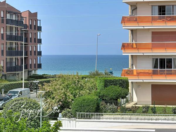 Appartement 2 pièces vue mer avec box et cave