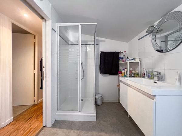 Angers centre - place du Lycée, au calme. Appartement 6 pièces de 104 m² spécial rentabilité investisseurs !