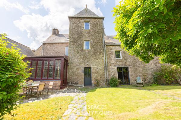 Belle maison du 17è siècle rénovée avec bâtisse en pierre idéale pour chambres d’hôtes ou maison de famille au coeur de la cité de Moncontour