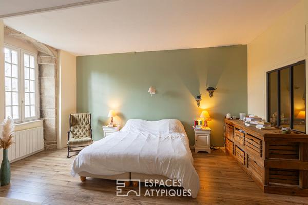 Belle maison du 17è siècle rénovée avec bâtisse en pierre idéale pour chambres d’hôtes ou maison de famille au coeur de la cité de Moncontour