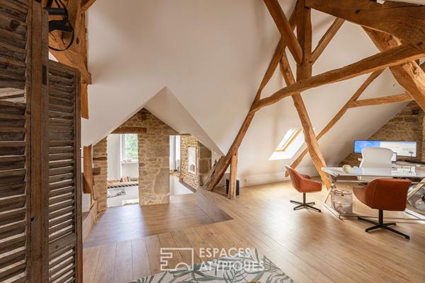 Belle maison du 17è siècle rénovée avec bâtisse en pierre idéale pour chambres d’hôtes ou maison de famille au coeur de la cité de Moncontour