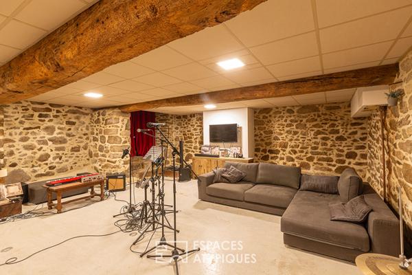 Belle maison du 17è siècle rénovée avec bâtisse en pierre idéale pour chambres d’hôtes ou maison de famille au coeur de la cité de Moncontour