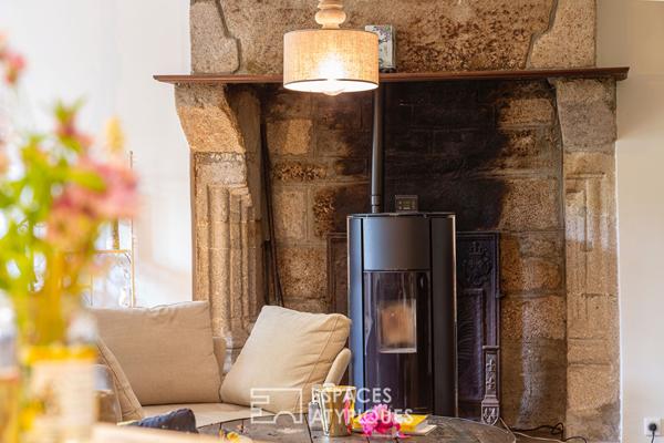 Belle maison du 17è siècle rénovée avec bâtisse en pierre idéale pour chambres d’hôtes ou maison de famille au coeur de la cité de Moncontour