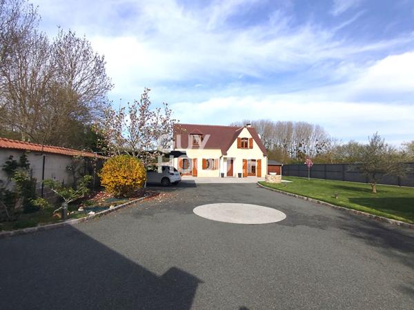 MAISON FAMILIALE AVEC PISCINE