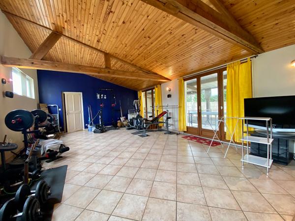 Maison aux volumes généreux proche des commodités