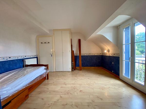 Maison aux volumes généreux proche des commodités