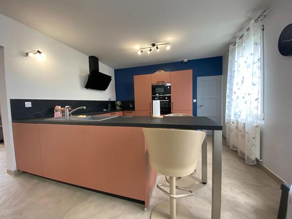 Maison aux volumes généreux proche des commodités