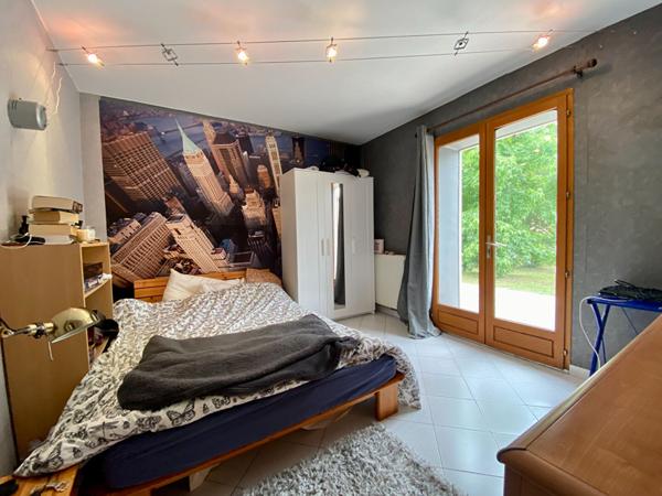 Maison aux volumes généreux proche des commodités