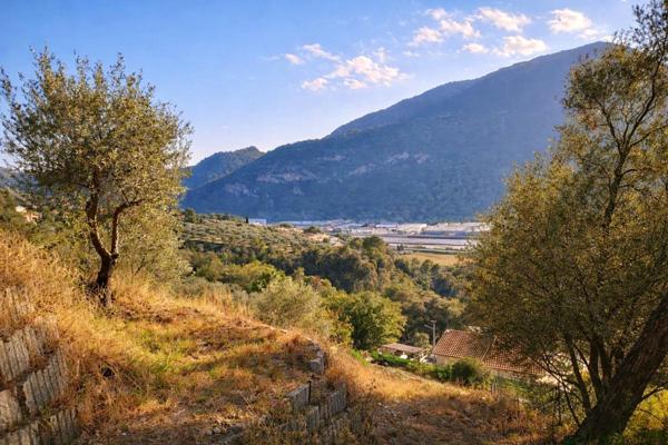 Terrain constructible Saint Martin Du Var 1129 m2, vue dégagée