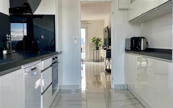 Appartement à vendre    4 pièces • 105 m2 Pierrelatte