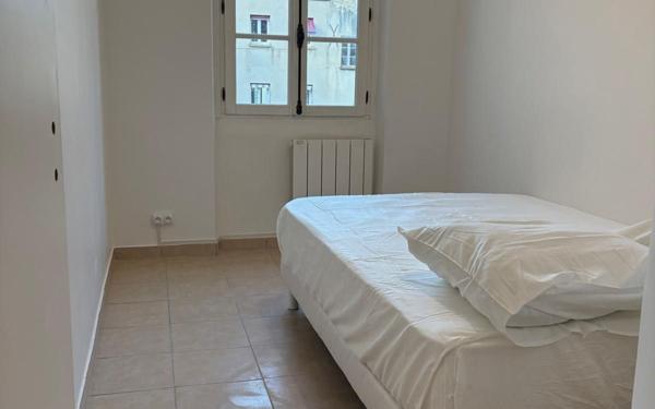 Appartement à vendre    3 pièces • 54 m2 Marseille 6