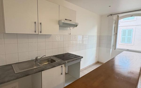 Appartement à vendre    3 pièces • 54 m2 Marseille 6