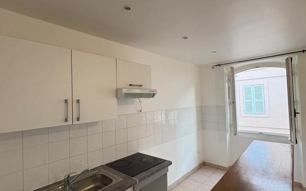 Appartement à vendre    3 pièces • 54 m2 Marseille 6