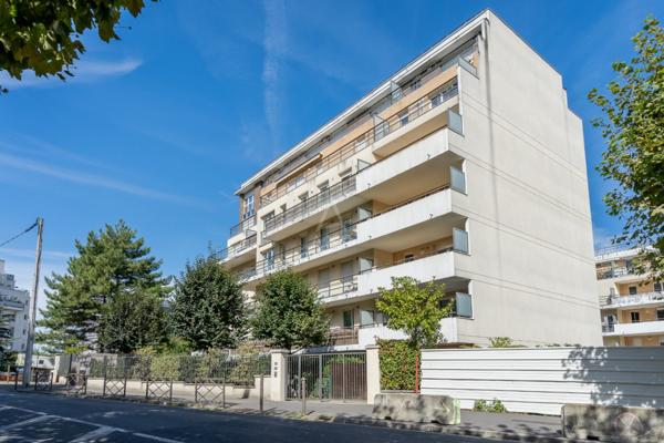 Seine Saint Denis (93) - Rosny sous bois - Appartement T3, terrasse, 2 garages