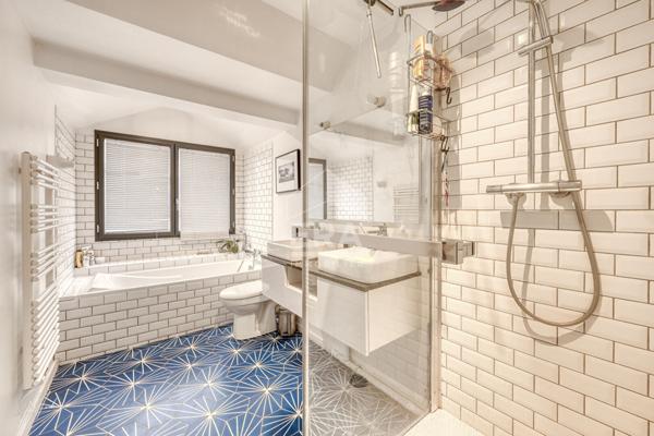 Maison de ville rénovée - 215 m² - Jardin paysagé - Terrasses - Garage