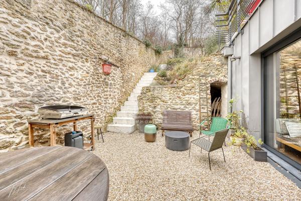 Maison de ville rénovée - 215 m² - Jardin paysagé - Terrasses - Garage