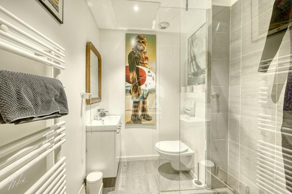 Maison de ville rénovée - 215 m² - Jardin paysagé - Terrasses - Garage