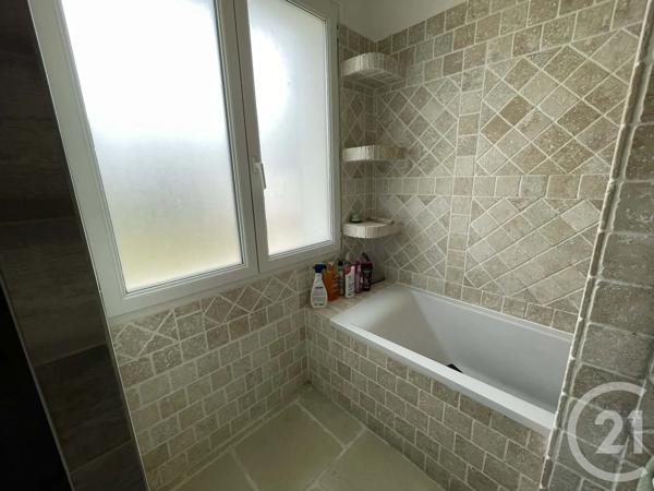 Maison à vendre  4 pièces - 96,95 m 2   CHAUMES EN RETZ  - 44