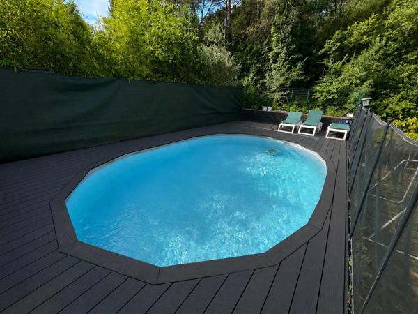 Vente                                                      Maison
                        
                     6 pièces                      137 m2                     à Le Luc