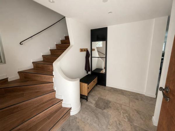 Vente                                                      Maison
                        
                     6 pièces                      137 m2                     à Le Luc