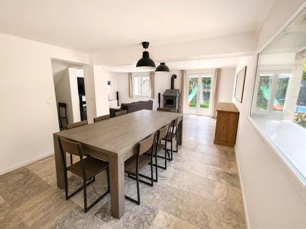Vente                                                      Maison
                        
                     6 pièces                      137 m2                     à Le Luc