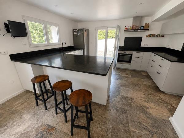 Vente                                                      Maison
                        
                     6 pièces                      137 m2                     à Le Luc