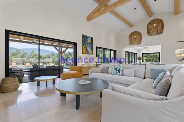 À vendre - Maison contemporaine, 6 pièces située à La Môle (83310)