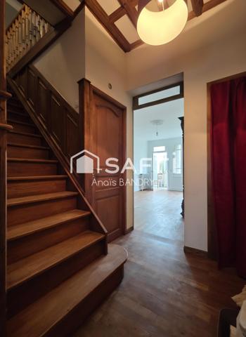 Maison 6 chambres au coeur d'un village avec commerces