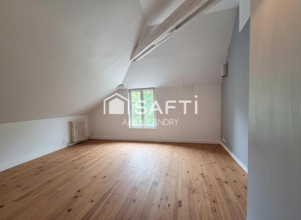 Maison 6 chambres au coeur d'un village avec commerces