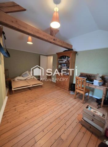 Maison 6 chambres au coeur d'un village avec commerces