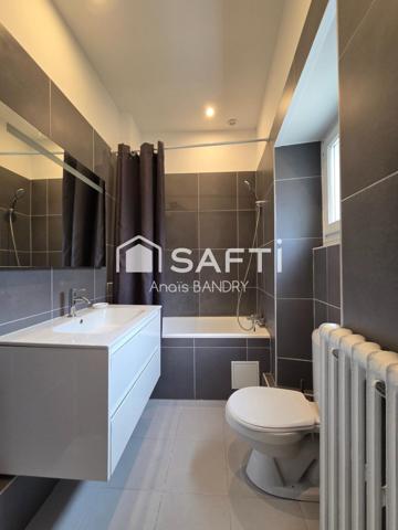 Maison 6 chambres au coeur d'un village avec commerces