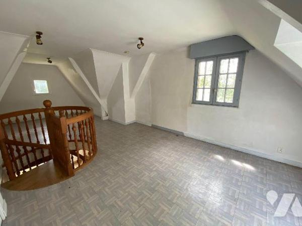 A proximité du centre bourg, de la plage du Palus et les commerces à deux pats.
Une maison d'h...