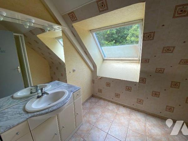 A proximité du centre bourg, de la plage du Palus et les commerces à deux pats.
Une maison d'h...