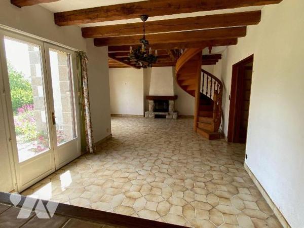 A proximité du centre bourg, de la plage du Palus et les commerces à deux pats.
Une maison d'h...