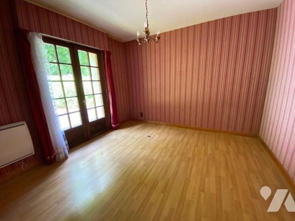 A proximité du centre bourg, de la plage du Palus et les commerces à deux pats.
Une maison d'h...
