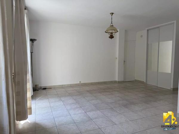 COMPIEGNE  APPARTEMENT 4 P (GARAGE)