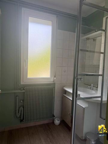 COMPIEGNE  APPARTEMENT 4 P (GARAGE)