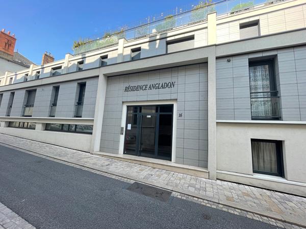 Appartement GRAND studio Orleans HYPER CENTRE  - immeuble recent -  parking en sous-sol