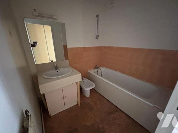 A VENDRE, Gironde, proche Bordeaux, TALENCE, rue Lafitte, dans un petit immeuble des années 60 ...