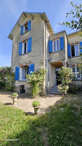 ELEGANTE MAISON EN PIERRE AVEC JARDIN ET PISCINE