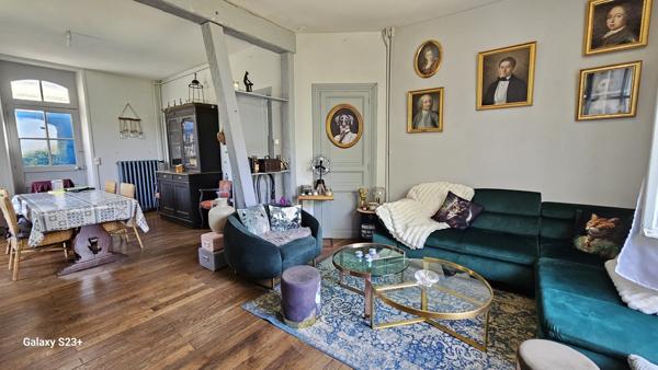 ELEGANTE MAISON EN PIERRE AVEC JARDIN ET PISCINE