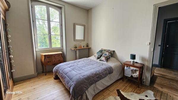 ELEGANTE MAISON EN PIERRE AVEC JARDIN ET PISCINE