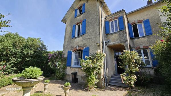 ELEGANTE MAISON EN PIERRE AVEC JARDIN ET PISCINE