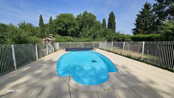 ELEGANTE MAISON EN PIERRE AVEC JARDIN ET PISCINE