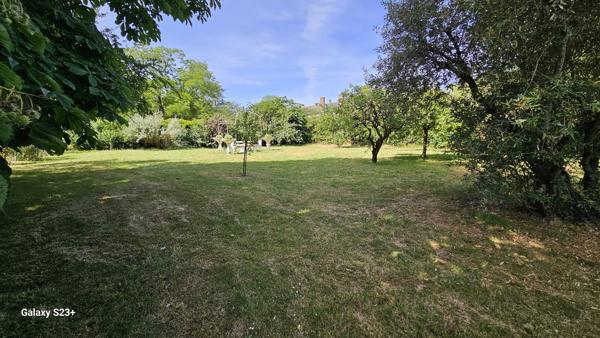 ELEGANTE MAISON EN PIERRE AVEC JARDIN ET PISCINE