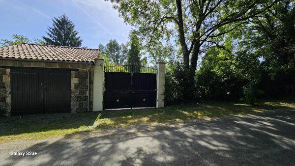 ELEGANTE MAISON EN PIERRE AVEC JARDIN ET PISCINE