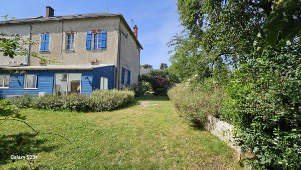 ELEGANTE MAISON EN PIERRE AVEC JARDIN ET PISCINE